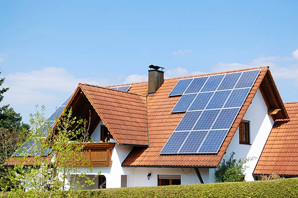 Gerlach-Gebaeudetechnik-Eislingen-Erneuerbare-Enerigen-Übersicht Solaranlage auf dem Dach durch Gerlach Gebaeudetechnik in Esslingen