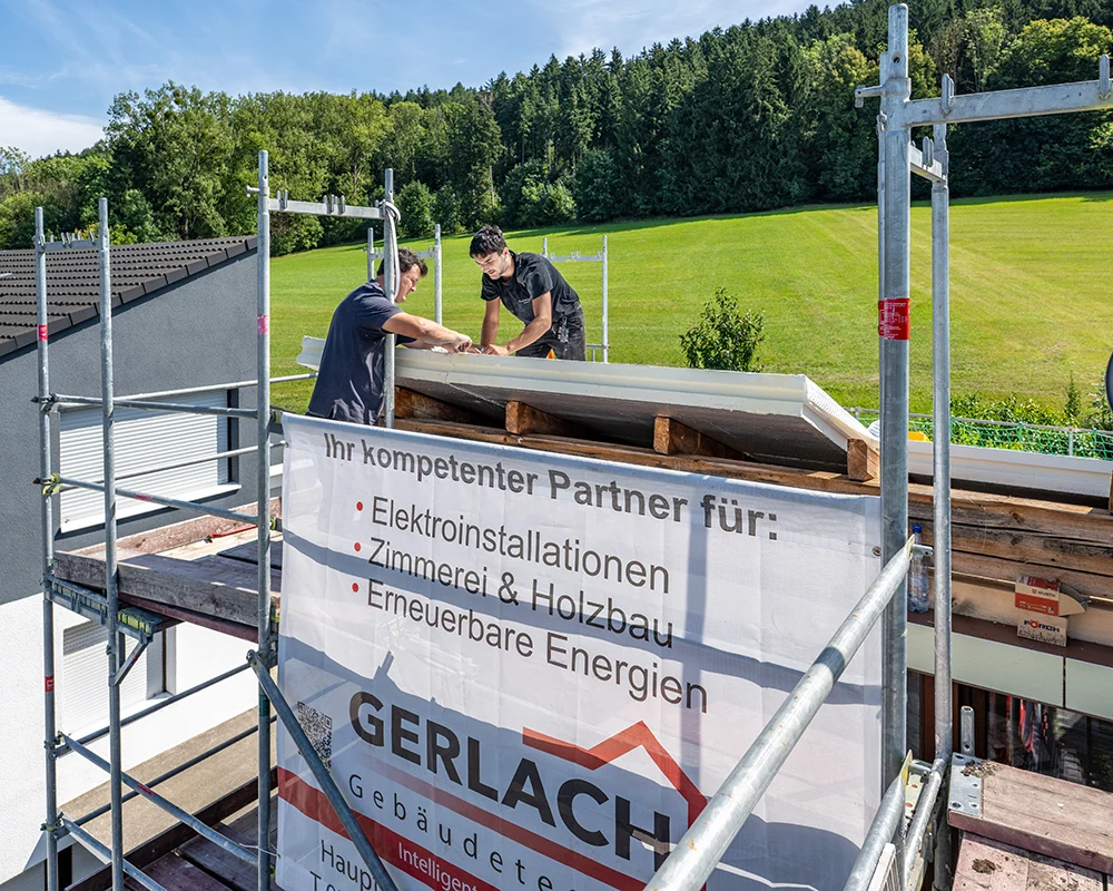 Mitarbeitende von Gerlach Gebäudetechnik beim Projekt in Donzdorf.